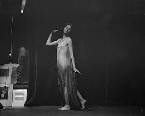 Arm Movement Prints: Elsie Dufour dancer, between 1918 and 1920. Creator: Arnold Genthe
