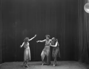 Accusation Prints: Elsie Dufour dancers, between 1918 and 1920. Creator: Arnold Genthe