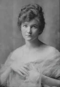 Ely, Dorothy, Miss, portrait photograph, between 1914 and 1917. Creator: Arnold Genthe
