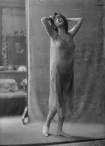 Transparent Prints: Ely, Dorothy, Miss, portrait photograph, between 1914 and 1917. Creator: Arnold Genthe