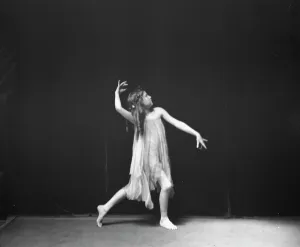 Arm Movement Prints: Emerson, Lillian, Miss, between 1914 and 1919. Creator: Arnold Genthe