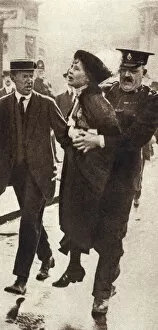 Emmeline Goulden Gallery: Emmeline Pankhurst arrested by Superintendent Rolfe outside Buckingham Palace, London, May 1914