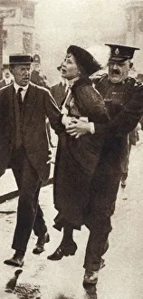 Emmeline Goulden Gallery: Emmeline Pankhurst arrested by Superintendent Rolfe outside Buckingham Palace, London, May 1914