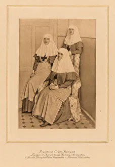 Monochrome Picture Collection: Empress Alexandra Fyodorovna of Russia with Grand Duchesses Olga Nikolaevna of Russia