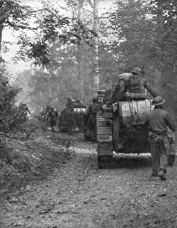 En Argonne; Le depart des chars d'assaut americain pour l'attaque dans la foret, 1918. Creator: Unknown