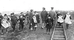 Kaiser Prints: En Exil; L'ex-kronprinz en promenade dans l'ile de Wieringen