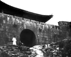 Entrance to a temple, Korea, 1900