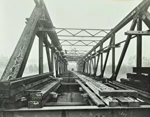 Cantilever Gallery: Erection of Emergency Thames Bridge, London, 1942