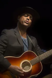 Blues Gallery: Eric Bibb, 2017. Artist: Alan John Ainsworth