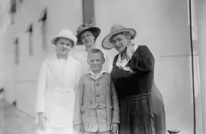 Schumann Heink Ernestine Prints: Ernestine Schumann-Heink & her son's family, 1919. Creator: Bain News Service