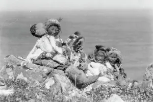 Eskimo Prints: Four Eskimo children, at edge of cliff