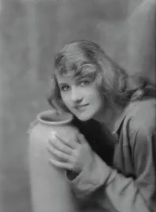 Pyjamas Prints: Evans, Laura, Miss, portrait photograph, 1915 July 7. Creator: Arnold Genthe