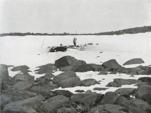 G Murray Prints: Exterior of Igloo, c1911, (1913). Artist: G Murray Levick