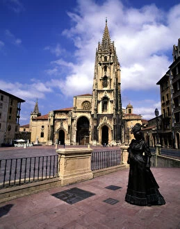 Images Dated 28th January 2013: Exterior view of the Cathedral of Oviedo with the sculpture of a lady in the foreground