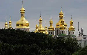Unesco Prints: Exterior view of the thirteen golden onion domes