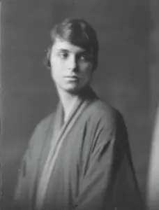 Short Hair Prints: Eyre, Miss, portrait photograph, 1916. Creator: Arnold Genthe