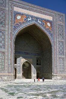 Facade of Shir-Dar Madrasa, 17th century