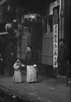 Parents Prints: A family from the Consulate, Chinatown