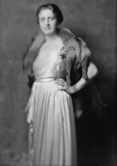 Felsenheld, Miss, portrait photograph, 1914 Oct. 23. Creator: Arnold Genthe