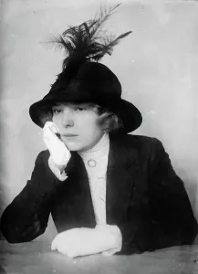 Fatal Prints: The female fan - this is our last chance - Bessie Stewart