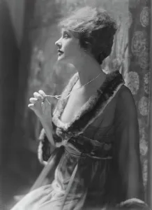 Ferguson, Elsie, Miss, portrait photograph, 1917 Aug. 10. Creator: Arnold Genthe