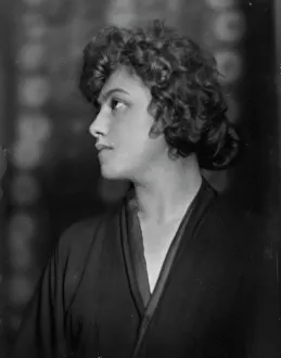 Educational Prints: Fisher, Dorothy, Miss, portrait photograph, 1915. Creator: Arnold Genthe