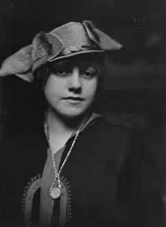 Millinery Prints: Fisher, Dorothy, Miss, portrait photograph, 1915. Creator: Arnold Genthe