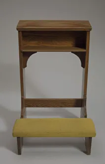 Fixed kneeling altar from Saint Augustine Catholic Church of New Orleans, 20th century Fixed kneeling altar from Saint Augustine Catholic Church of New Orleans, 20th century