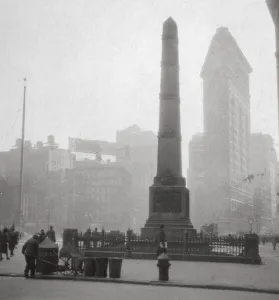 Daniel Burnham Prints: Flatiron Building, New York City, USA, 20th century. Artist: J Dearden Holmes