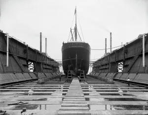 Graving Dock Prints: Floating dry dock, Algiers, Louisiana, ca 1903. Creator: Unknown