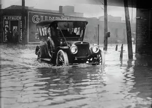 Flooded Prints: Flooded Cleveland, between c1910 and c1915. Creator: Bain News Service