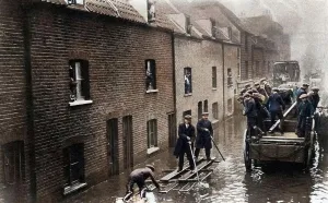 Flooding Prints: Flooding of London, January 1928 (1937). Creator: Fox