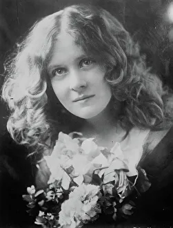 Centre Parting Prints: Florence MacBeth, 1913. Creator: Bain News Service