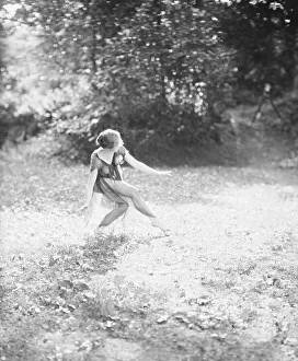 Noyes Florence Fleming Prints: Florence Noyes dancers, between 1915 and 1918. Creator: Arnold Genthe