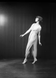 Tiptoe Prints: Florence Noyes dancers, between 1915 and 1918. Creator: Arnold Genthe