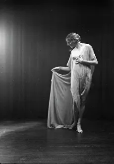 Noyes Florence Fleming Prints: Florence Noyes dancers, between 1915 and 1918. Creator: Arnold Genthe