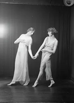 Noyes Florence Fleming Prints: Florence Noyes dancers, between 1915 and 1918. Creator: Arnold Genthe