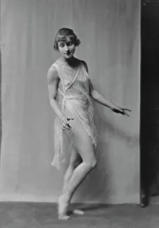 Noyes Florence Fleming Prints: Florence Noyes dancers, between 1915 and 1918. Creator: Arnold Genthe