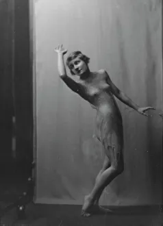 Noyes Florence Fleming Prints: Florence Noyes dancers, between 1915 and 1918. Creator: Arnold Genthe