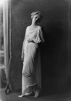 Noyes Florence Fleming Prints: Florence Noyes dancers, between 1915 and 1918. Creator: Arnold Genthe