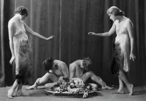 Noyes Florence Fleming Prints: Florence Noyes dancers, between 1915 and 1918. Creator: Arnold Genthe