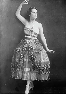 Beads Prints: Florence Walton, between c1915 and c1920. Creator: Bain News Service