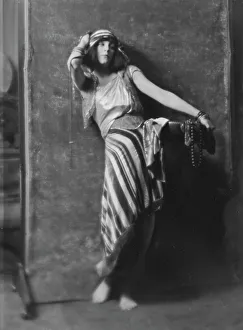Arabian Prints: Fontaine, Miss, 1916 Feb. 2. Creator: Arnold Genthe