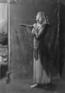 Evan Burrows Fontaine Prints: Fontaine, Miss, 1916 Feb. 2. Creator: Arnold Genthe