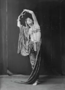 Fontaine, Miss, 1917 May 23. Creator: Arnold Genthe