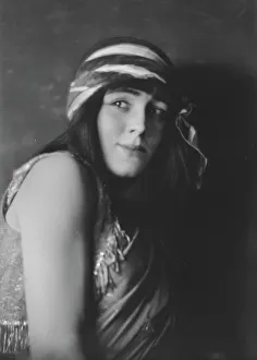 Headwrap Prints: Fontaine, Miss, portrait photograph, 1916 Feb. 2. Creator: Arnold Genthe