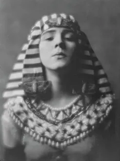 Fontaine, Miss, portrait photograph, 1916 Feb. 2. Creator: Arnold Genthe