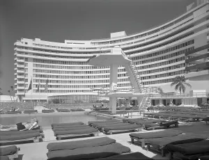 Diving Prints: Fontainebleau Hotel, Miami Beach