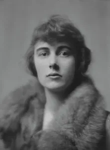 Foote, Dorothy, Miss, portrait photograph, 1917 Mar. 10. Creator: Arnold Genthe