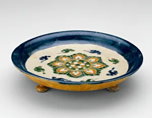 Footed Dish with Lotus Medallion and Cloud Scrolls, Tang dynasty